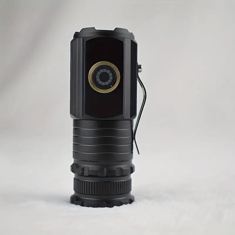 MaxPower™️ - Mini torcia tattica indistruttibile e potente.