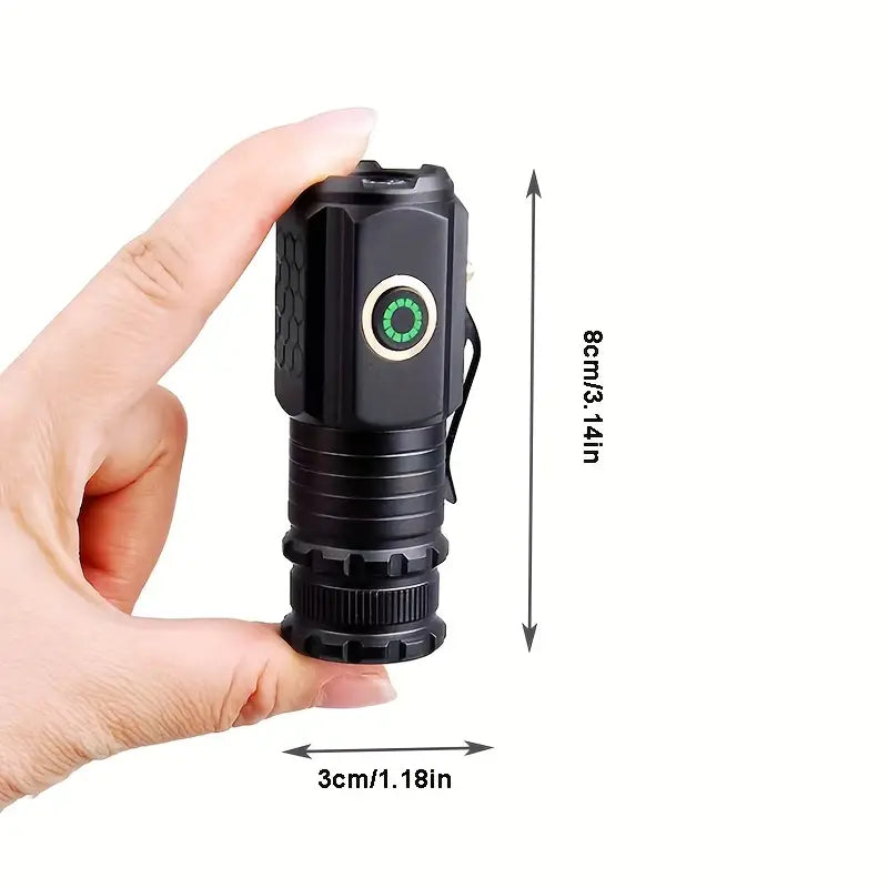 MaxPower™️ - Mini torcia tattica indistruttibile e potente.