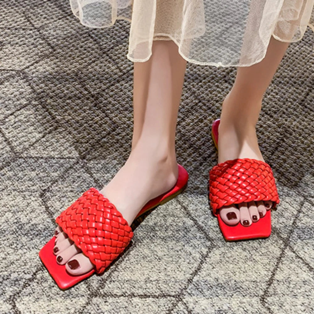 VEIGGARA | Pantofole da donna, design intrecciato. Eleganti e casual.
